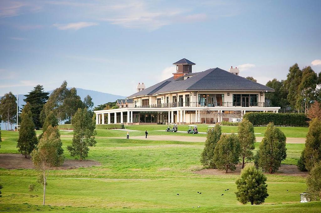 Heritage Golf & Country Club and Yarra Valley Lodge surrounded by lush greenery and trees. 