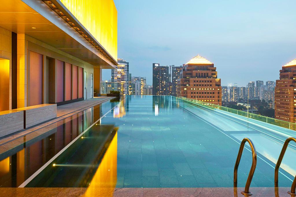 Infinity pool with cityscape view at COMO Metropolitan Singapore.