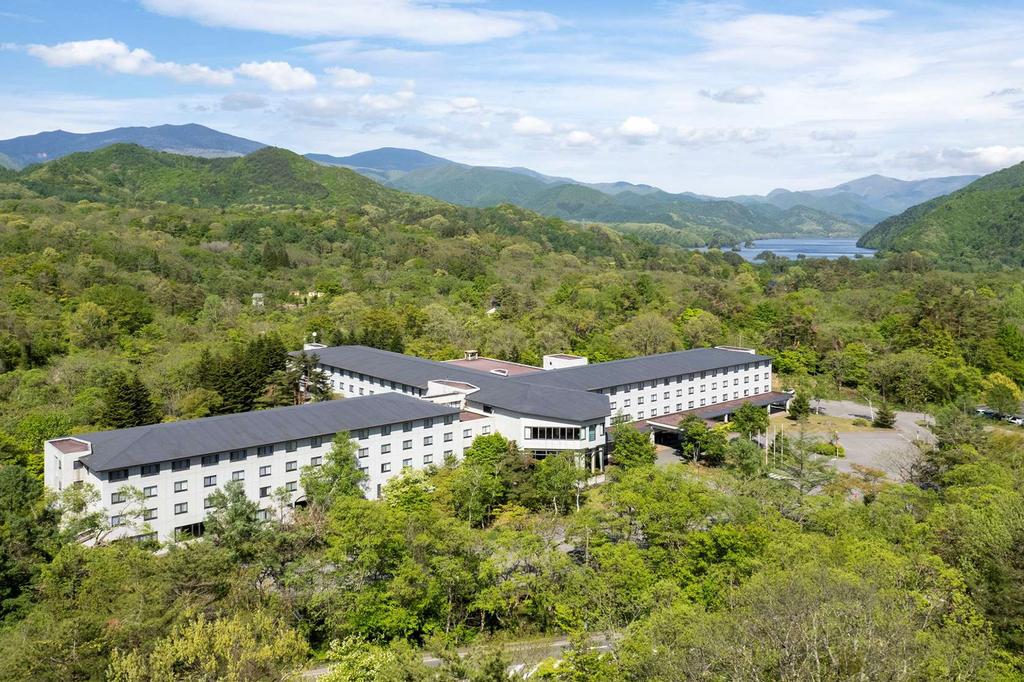 Scenic view of Mercure Urabandai Resort & Spa overlooking lush green mountains.