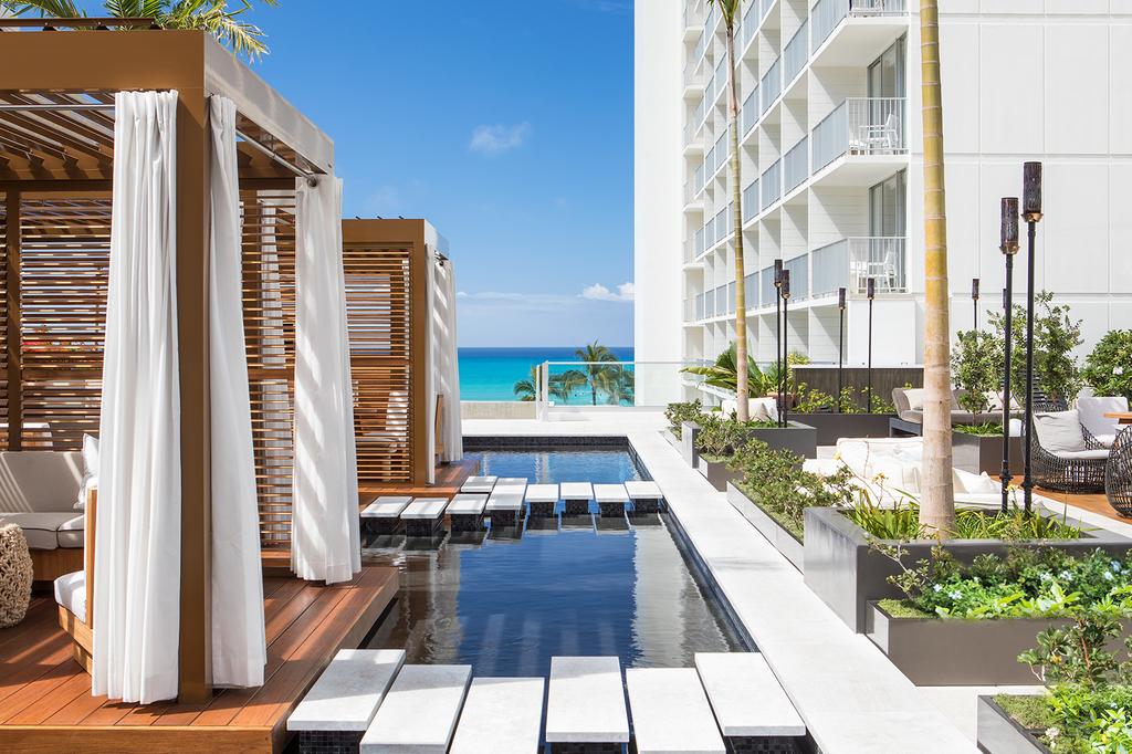 Infinity pool with cabanas overlooking Waikiki Beach at 'Alohilani Resort.