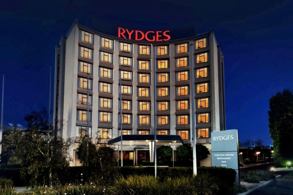 Rydges Geelong hotel exterior