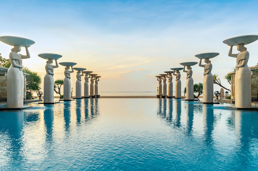 Infinity pool at The Mulia