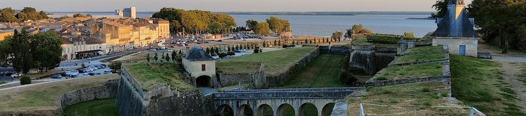 Luxury hotels in Blaye