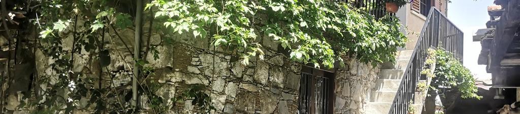 Luxury hotels in Askas