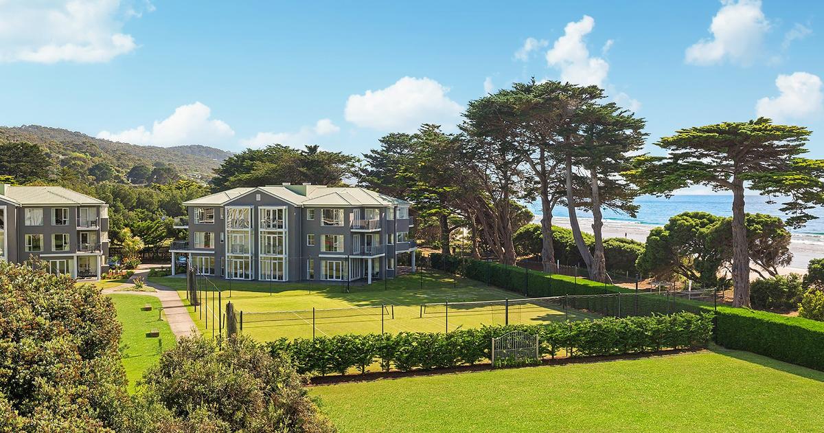 Great Ocean Road Escape at Lorne's Only Beachfront Hotel with Daily Breakfast, Lorne, Victoria