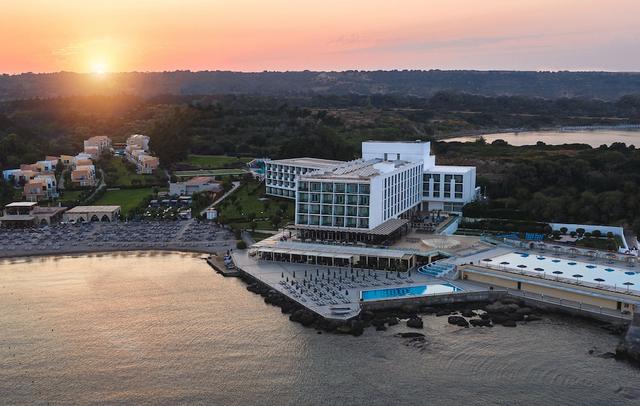 Eden Roc Resort Hotel