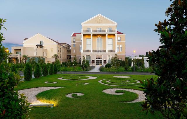 Tresor Le Palais Timisoara, Curio Collection By Hilton