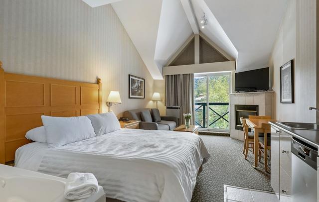 Pinnacle Hotel Whistler Village