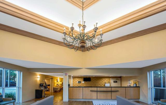 La Quinta Inn & Suites by Wyndham West Palm Beach Airport