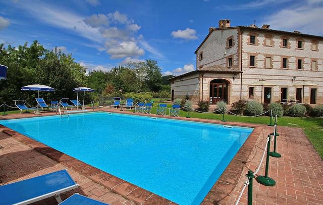 Cottage in Urbania With Pool & Terrace