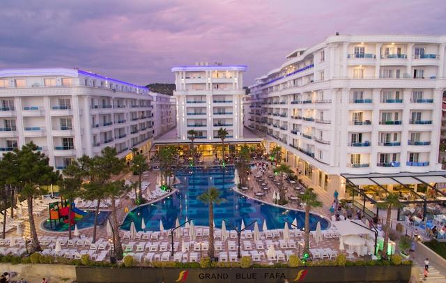 Grand Blue FAFA Resort & Spa