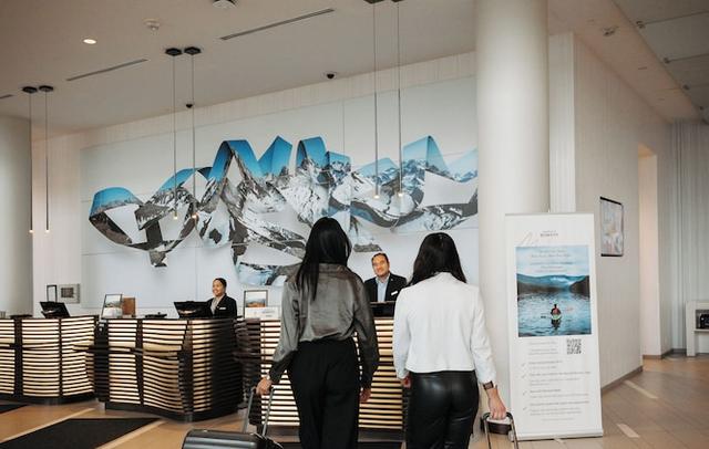 Calgary Airport Marriott In-Terminal Hotel