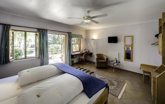 GUBAS DE HOEK meet eat sleep