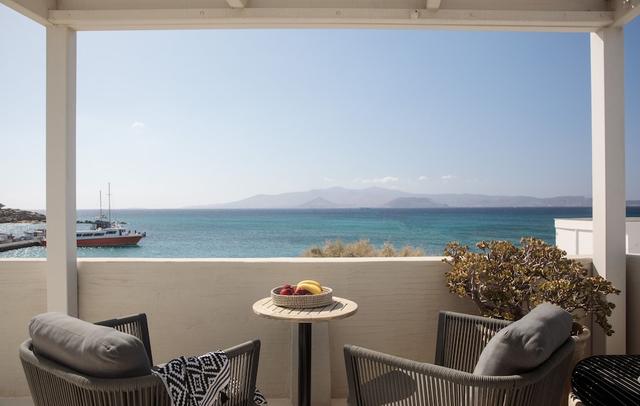 Iria Beach art hotel