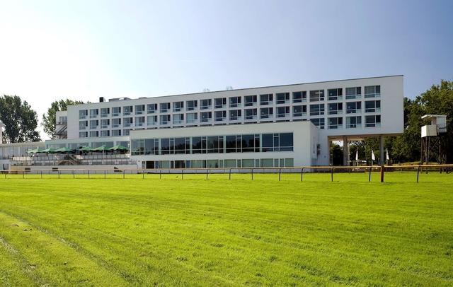 ATLANTIC Hotel Galopprennbahn