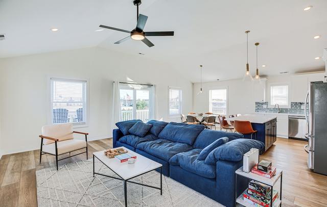 Spacious Wildwood Condo: Walk to Beach!