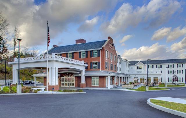 Hampton Inn and Suites Manchester