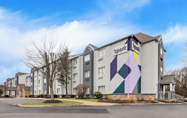 Spark by Hilton Sterling Dulles Airport