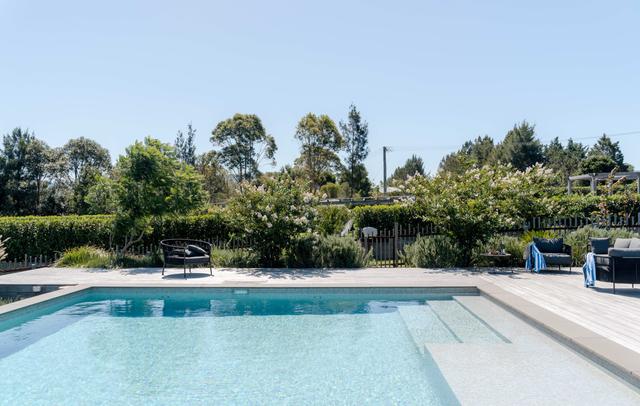 Linnaeus Suite, Berry – by Linnaeus Collection (Linnaeus Farm)