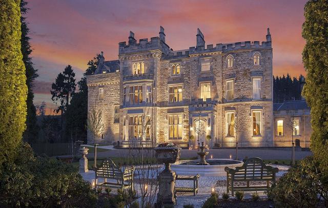 Crossbasket Castle Hotel & Restaurant