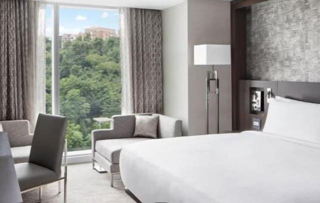 Envue, Autograph Collection