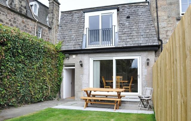 19 Snowdon Apartment