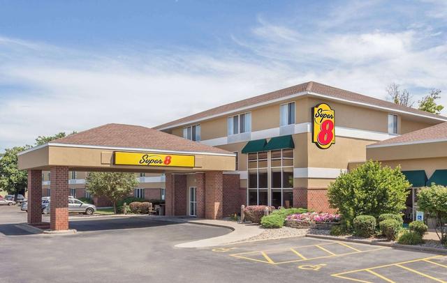 Super 8 by Wyndham Madison South