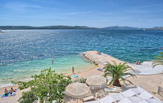 Livingstone Beach House