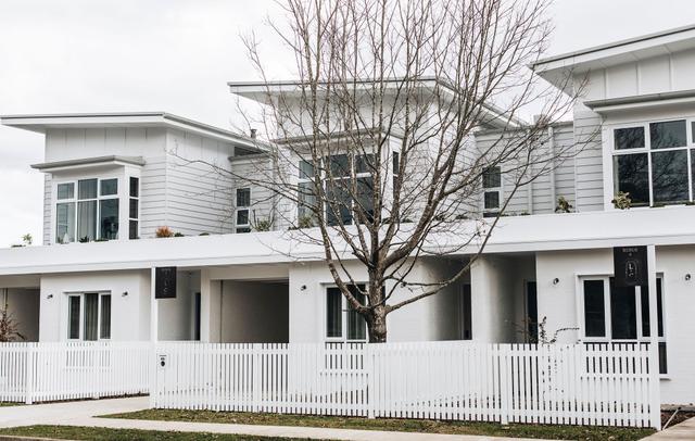 Rubus Green, Berry - by Linnaeus Collection