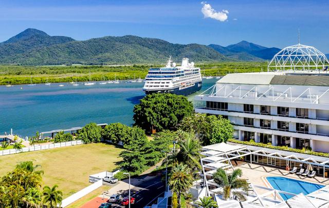 Pullman Reef Hotel Casino