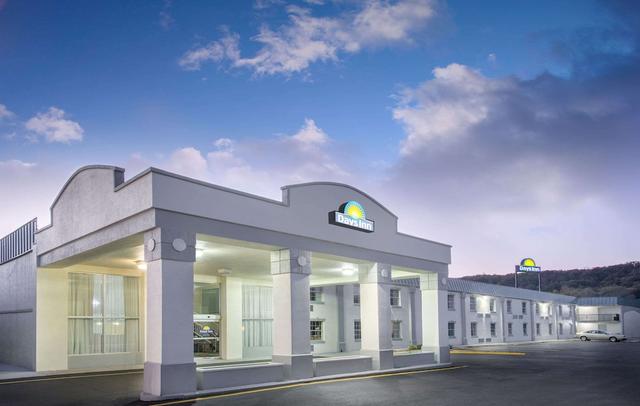 Days Inn by Wyndham Roanoke/Hollins Near I-81
