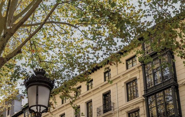 Batimont Suites & Apartments