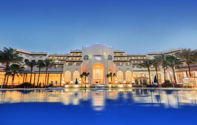 Royal Lagoons Resort & Aqua Park Families and Couples Only