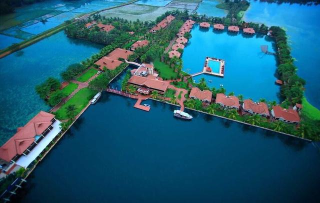Sterling Lake Palace Alleppey