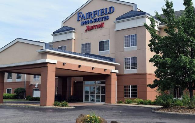 Fairfield Inn and Suites by Marriott Youngstown Austintown