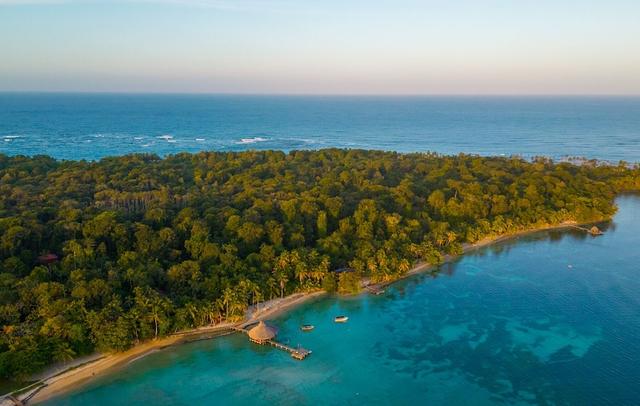 Casa Cayuco Eco-Adventure Lodge