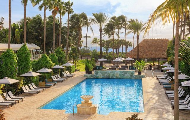 Kimpton Surfcomber Hotel by IHG