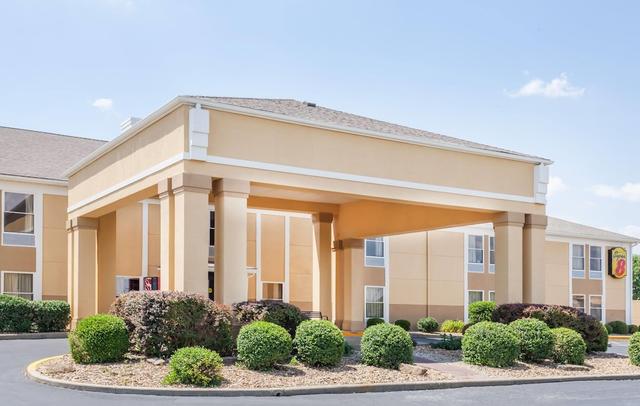 Super 8 by Wyndham Evansville North