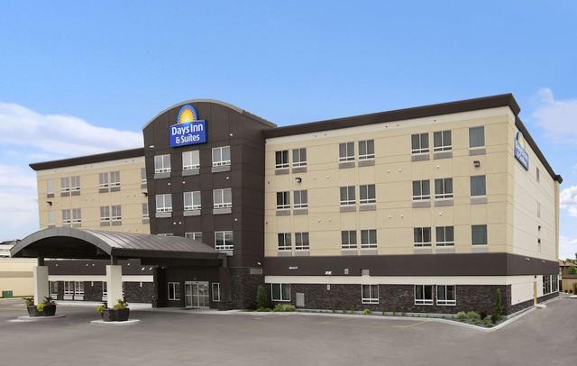 Days Inn & Suites by Wyndham Winnipeg Airport Manitoba