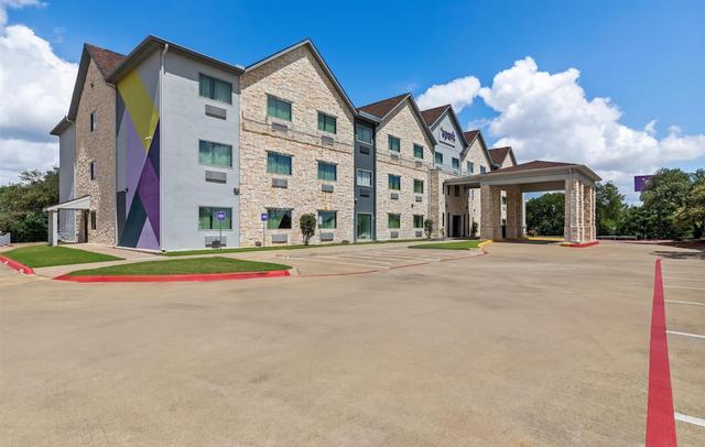 Spark by Hilton Round Rock