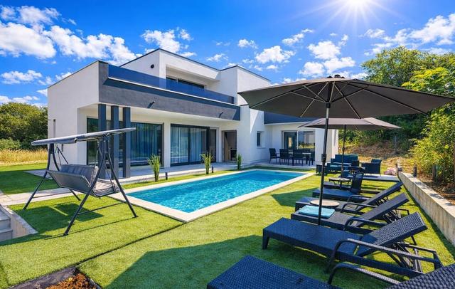 Villa Samara with Pool