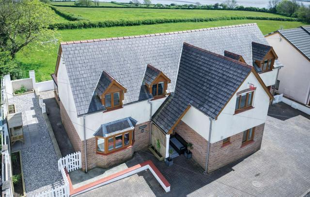 Highfield - 5 Bedroom Holiday Home - Pembroke Dock