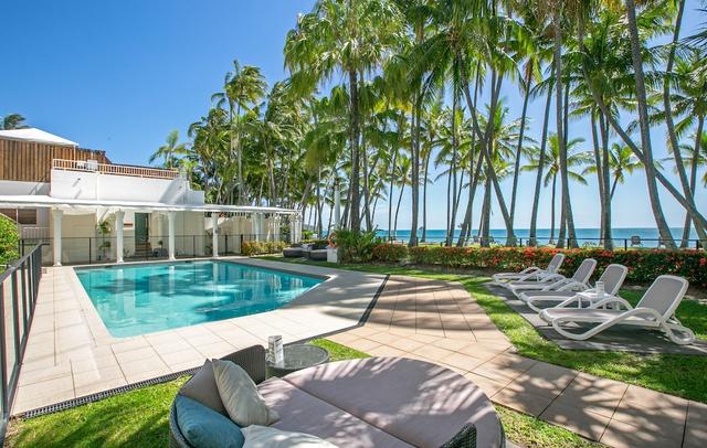 Poolside Apt in Alamanda Beachfront 77