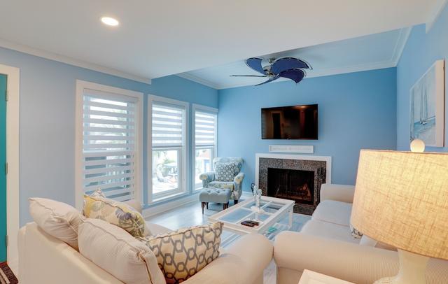 Sip, Sunbathe & Relax Poolside: Madeira Beach Gem!