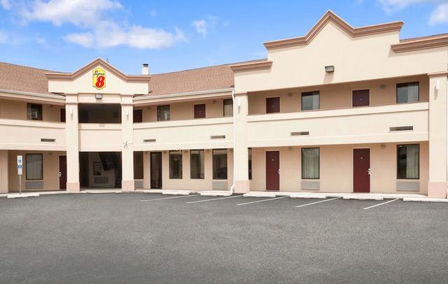 Super 8 by Wyndham Rahway/Newark