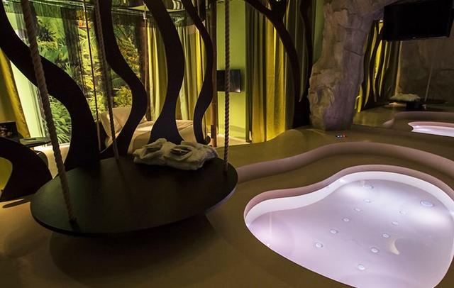 Emotional Grand Motel