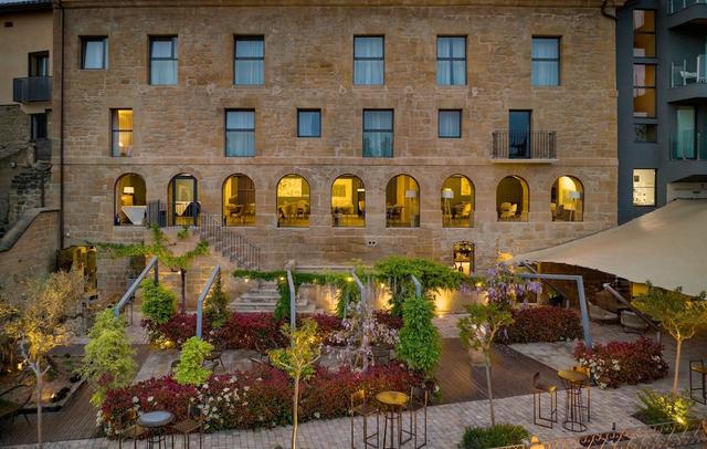 Palacio Tondon, Autograph Collection