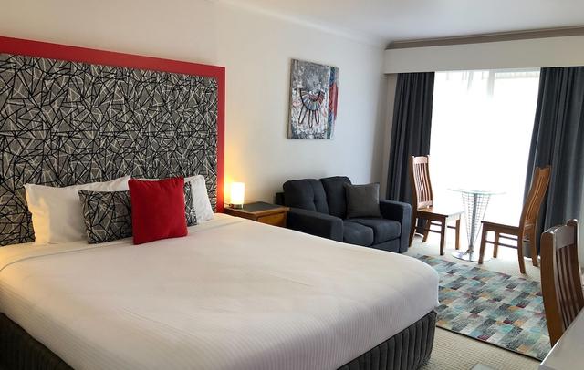 Avaleen Lodge Motor Inn