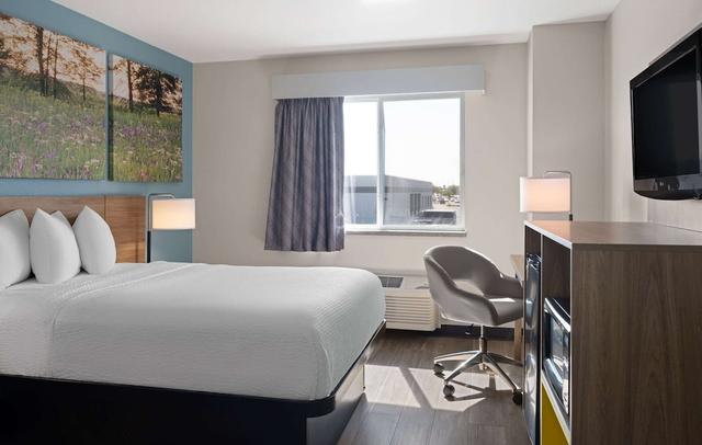 Days Inn by Wyndham Neenah