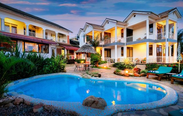 2 Friends Beach Hotel